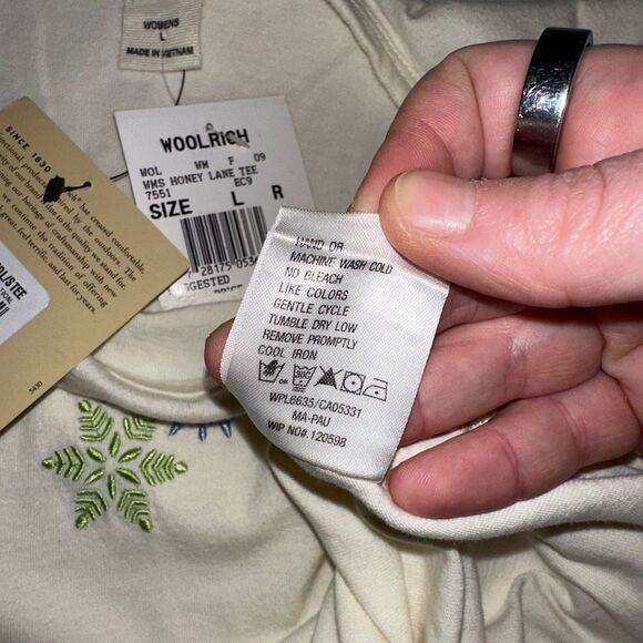 Woolrich Vintage Large Honey Lane Cream Snowflake Long Sleeve Womens Tee NWT - Picture 7 of 10